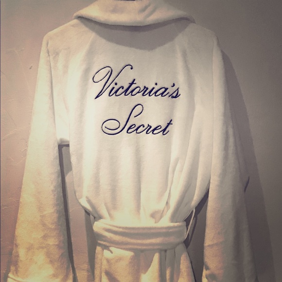 Victoria Secret White Plush Short Robe - Picture 1 of 5